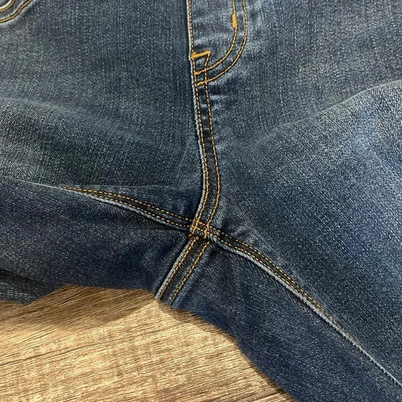 SPANX - MEDIUM WASH DENIM LEGGING - Distressed - Size Small - Gently Used!! - Picture 5 of 9